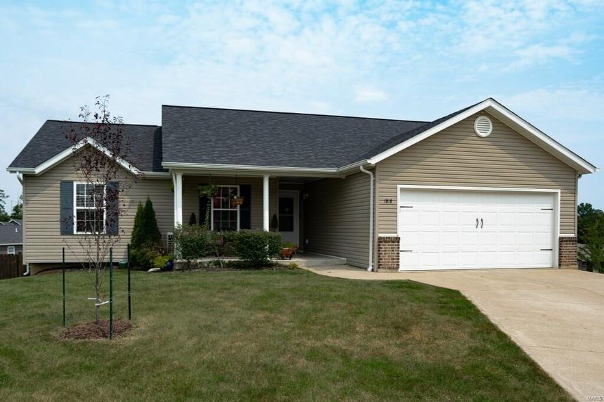 Stunning 4 bedroom, 3 bathroom home in a quiet cul-de-sac of a beautiful subdivision within walking distance to Warrenton High School and Warrior Ridge Elementary! Eat-in kitchen with sophisticated backsplash, main floor laundry, vaulted ceiling, and master bedroom suite with eye-catching shiplap. Finished walkout basement hosts a finished bedroom, full bathroom, and large recreation room downstairs. Plenty of storage space downstairs, large fenced-in backyard, and fantastic covered deck to enjoy the rest of your summer! Homes in this neighborhood don't last on the market long!

*Sellers are still completing bathroom in basement - to be finished before closing.