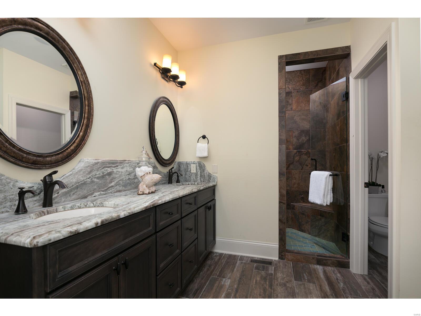 Ladue Court Villas - Residential