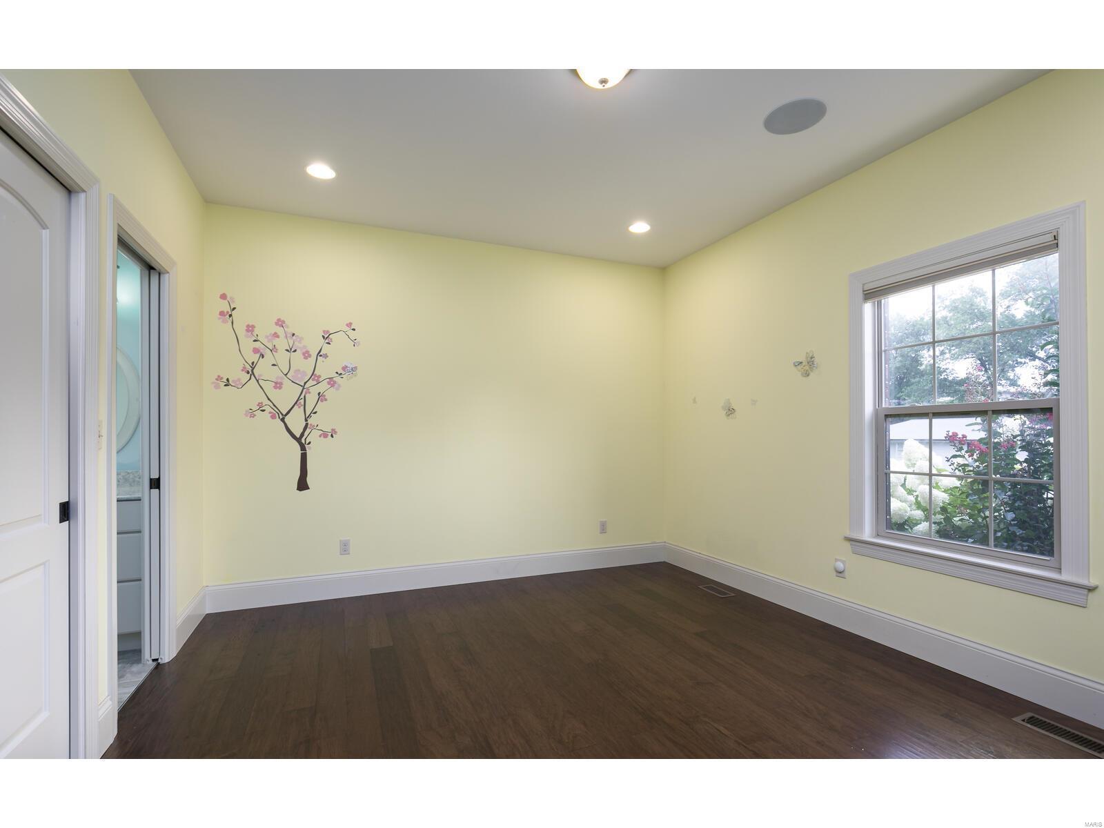 Ladue Court Villas - Residential