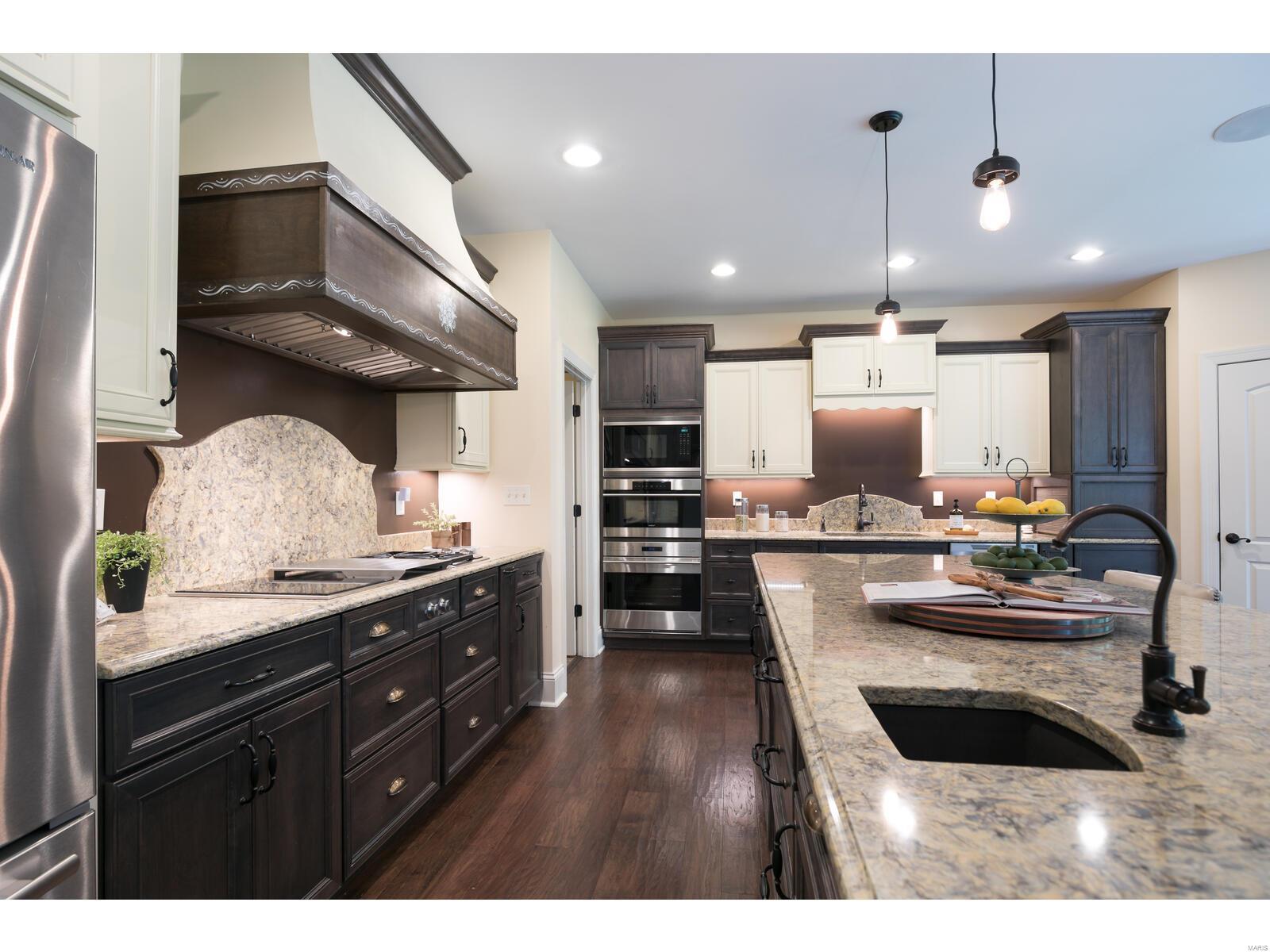 Ladue Court Villas - Residential