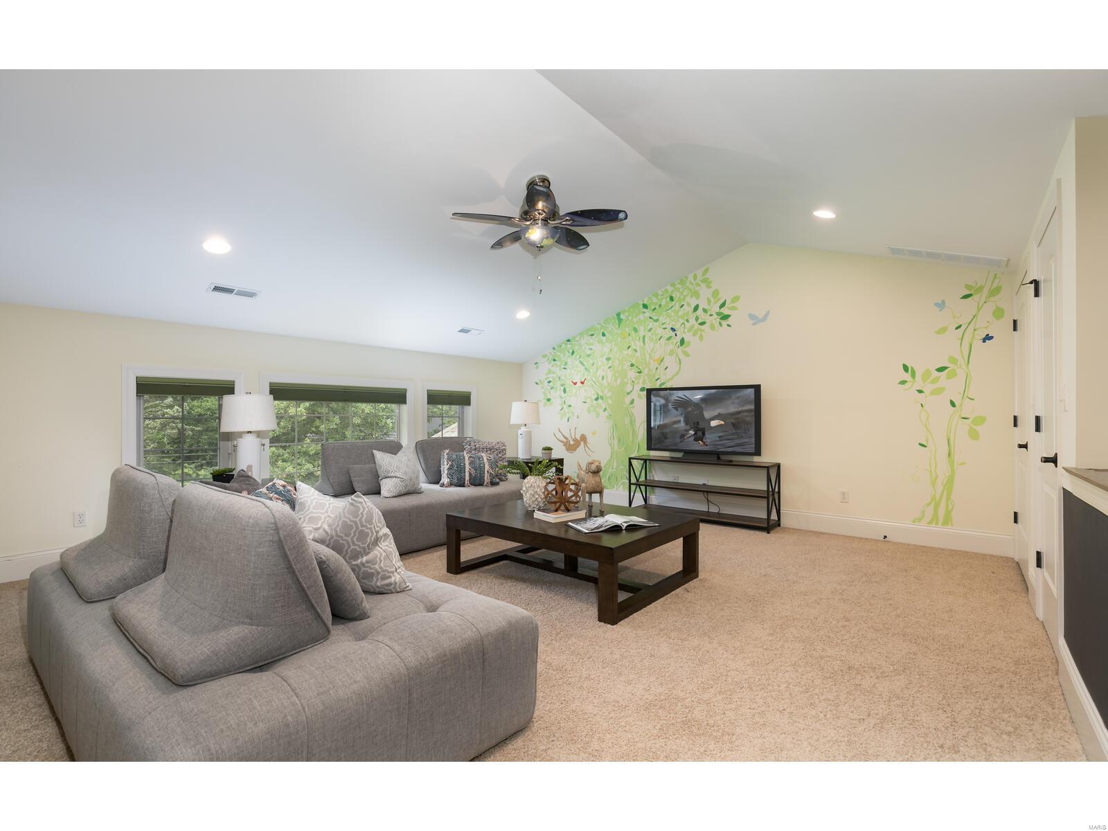 Ladue Court Villas - Residential