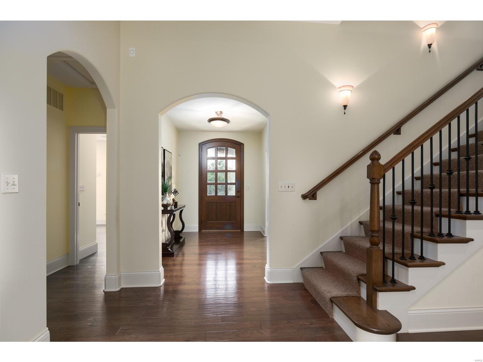 Ladue Court Villas - Residential