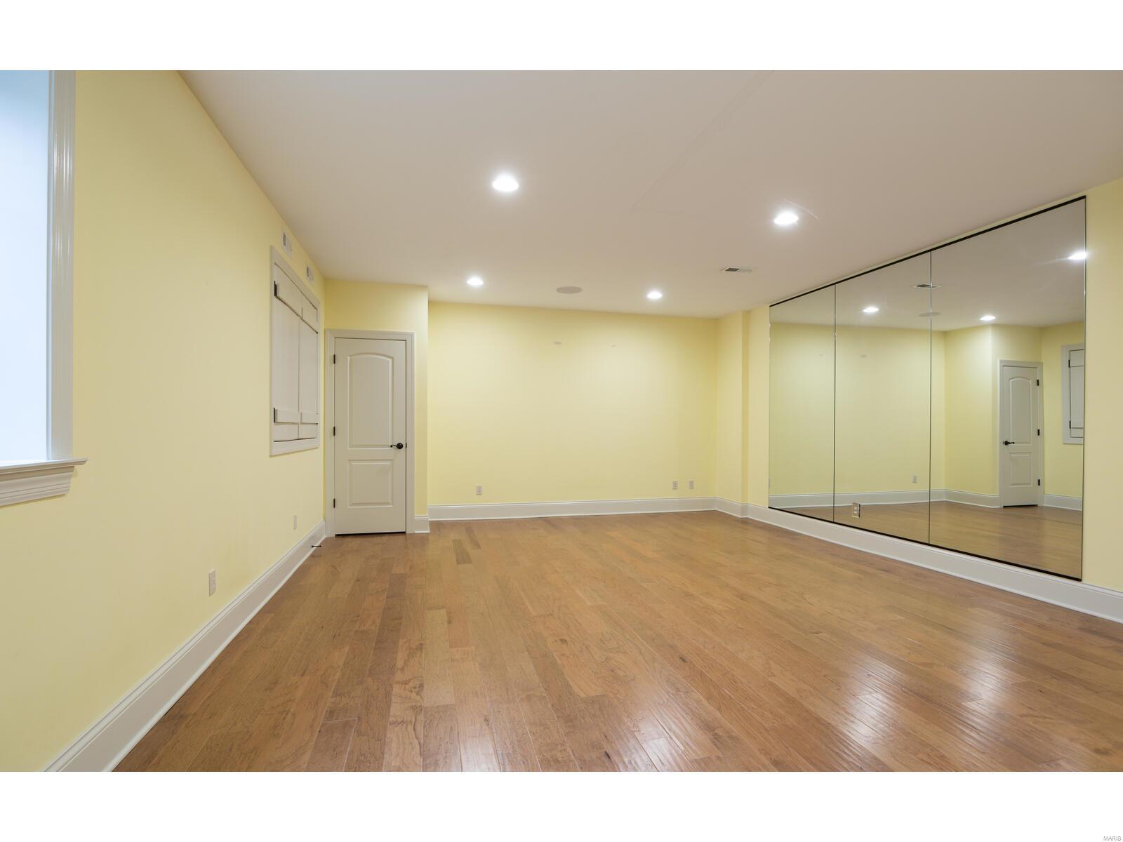 Ladue Court Villas - Residential