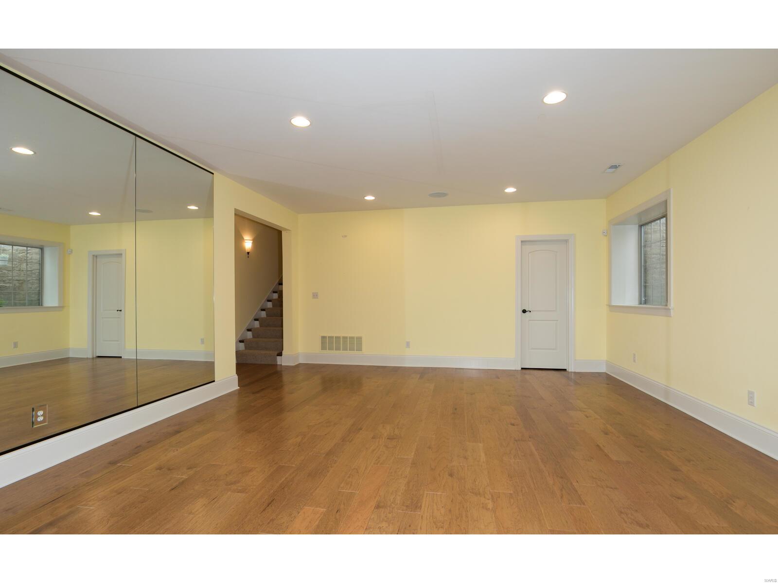 Ladue Court Villas - Residential