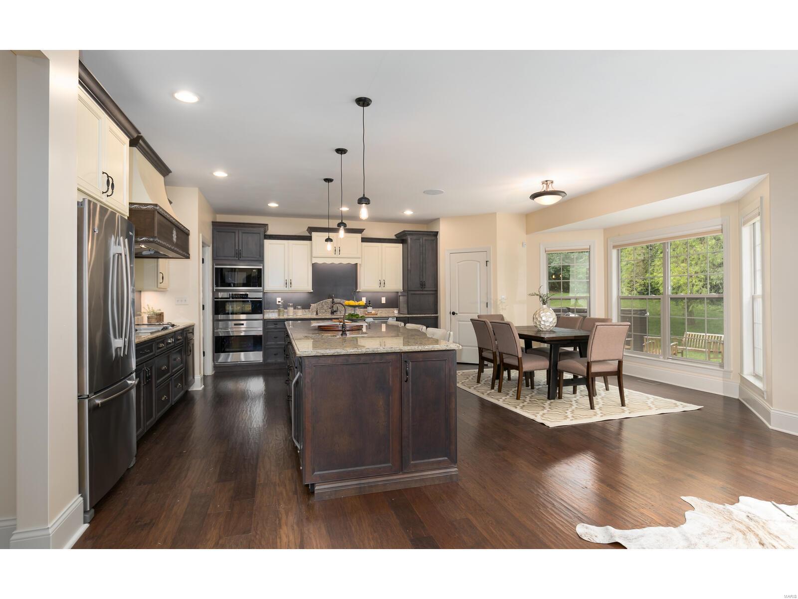 Ladue Court Villas - Residential