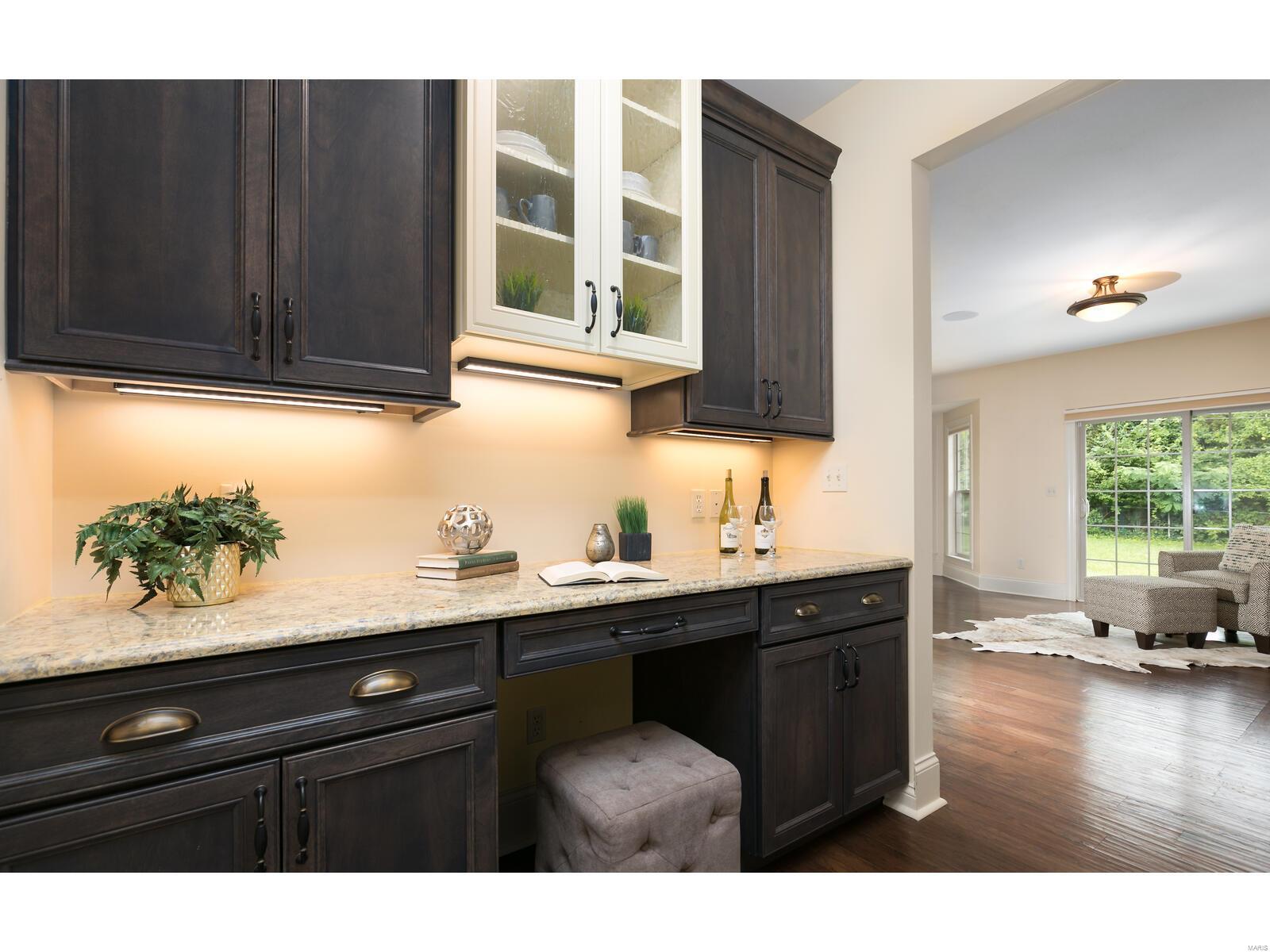 Ladue Court Villas - Residential