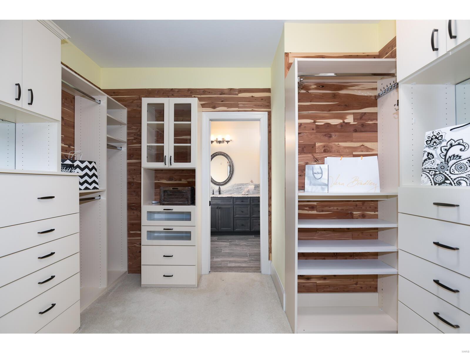 Ladue Court Villas - Residential