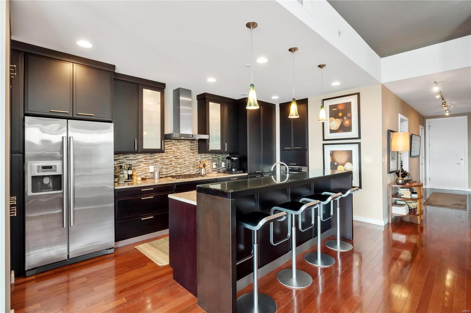 Lindell Blvd Condo - Residential