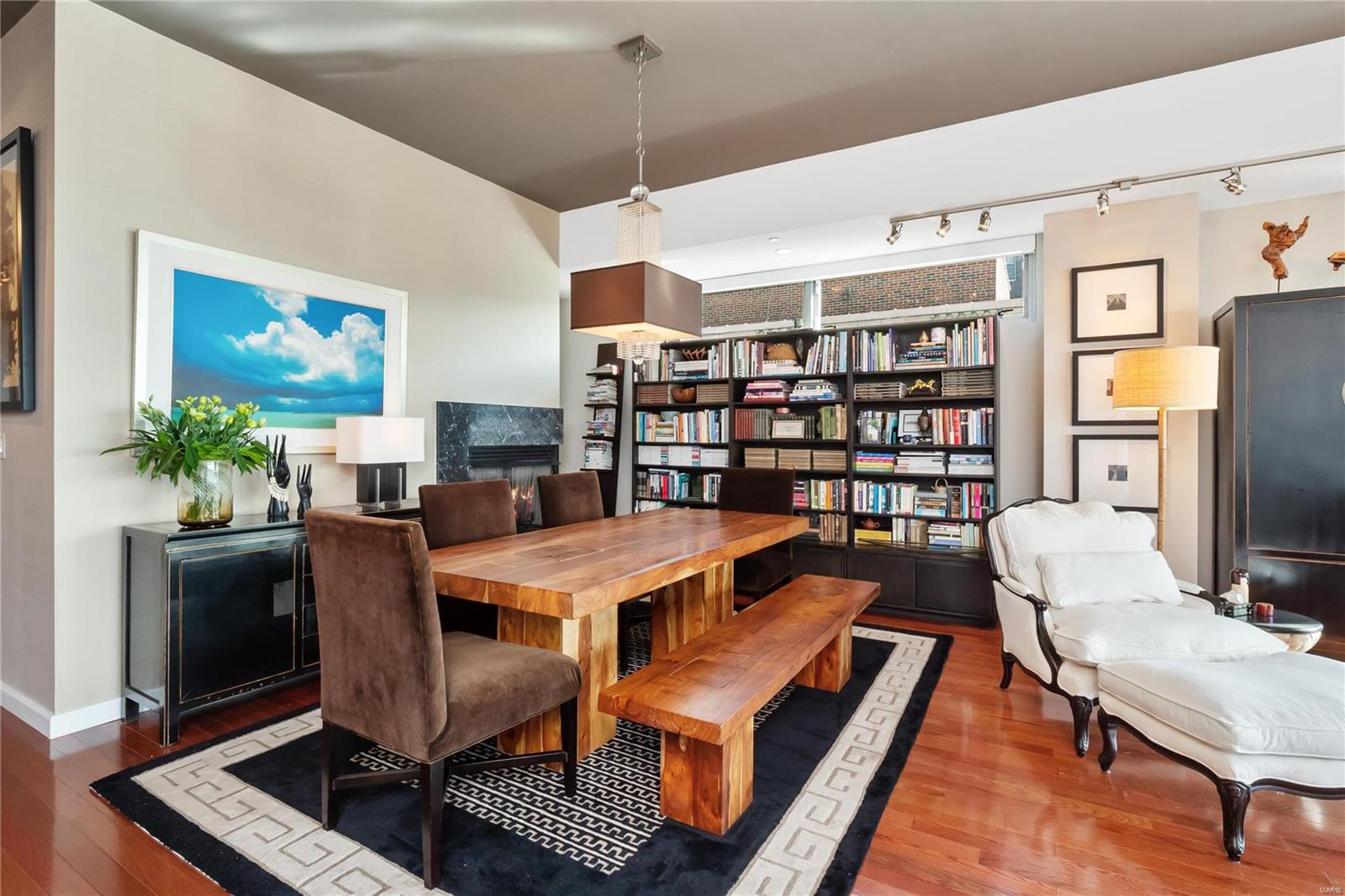 Lindell Blvd Condo - Residential