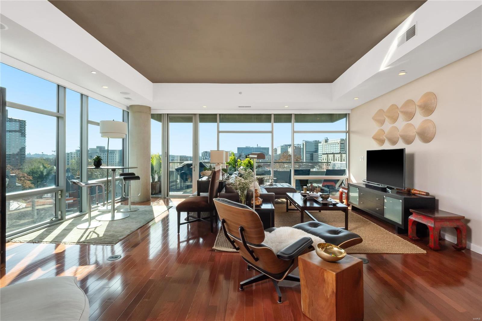 Lindell Blvd Condo - Residential