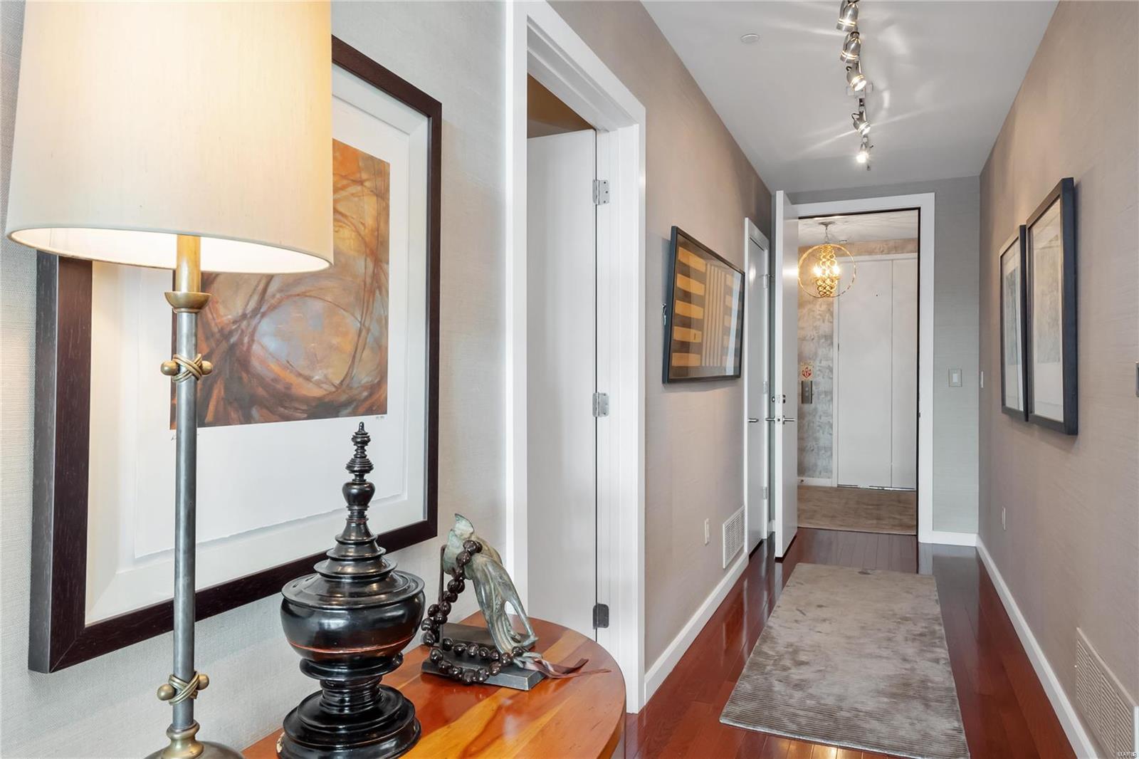 Lindell Blvd Condo - Residential
