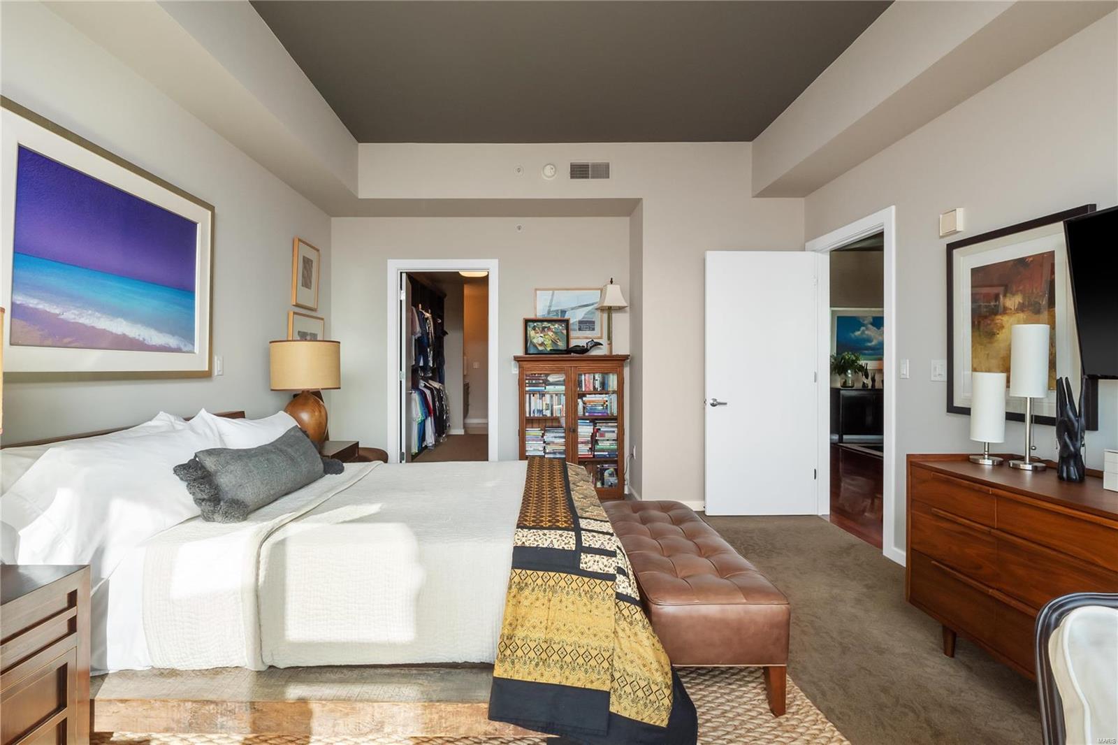 Lindell Blvd Condo - Residential