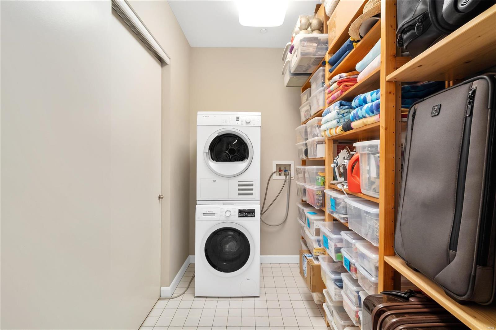 Lindell Blvd Condo - Residential