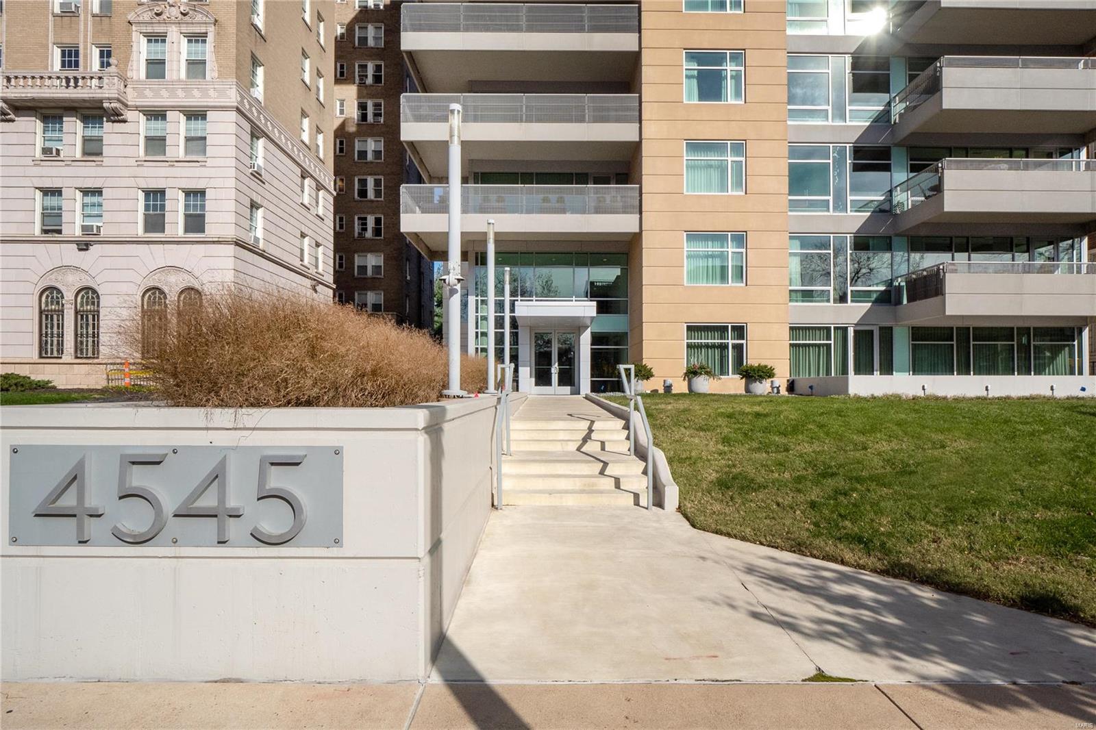 Lindell Blvd Condo - Residential