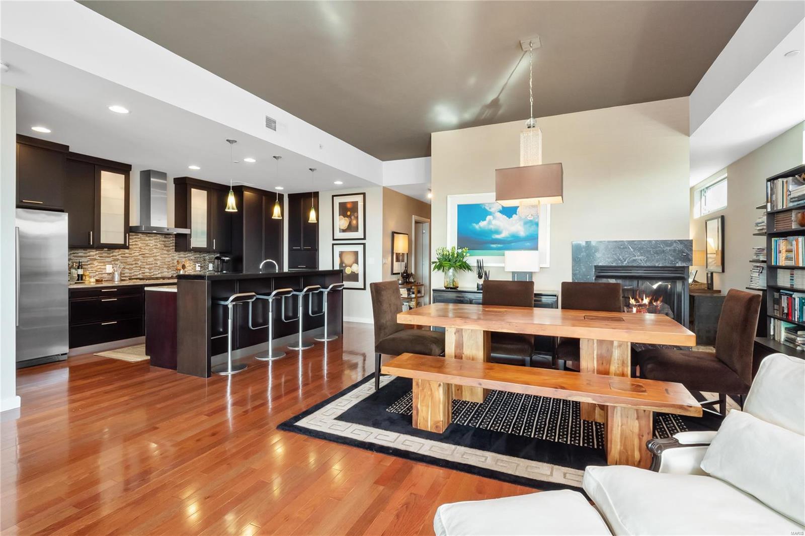 Lindell Blvd Condo - Residential