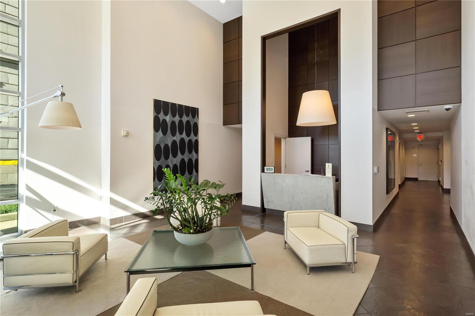 Lindell Blvd Condo - Residential