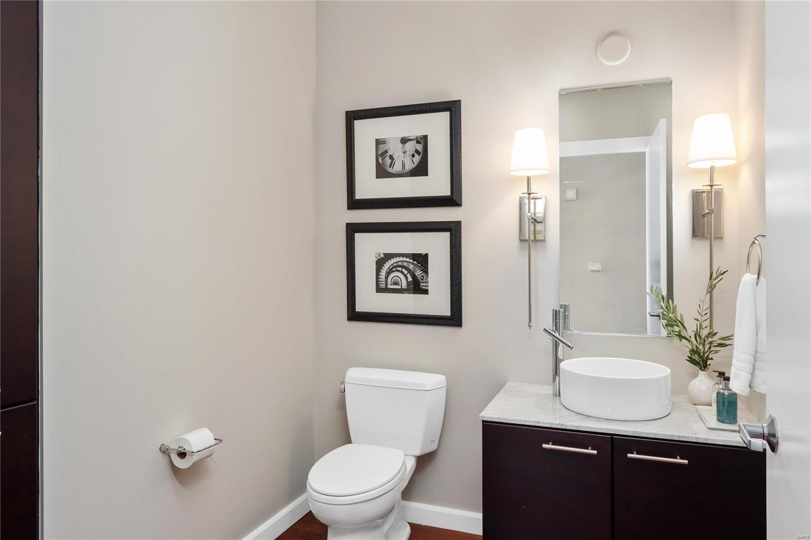 Lindell Blvd Condo - Residential