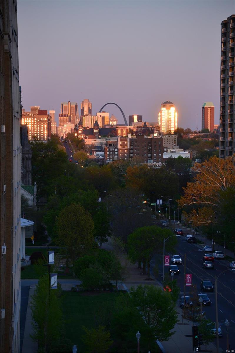 Lindell Blvd Condo - Residential