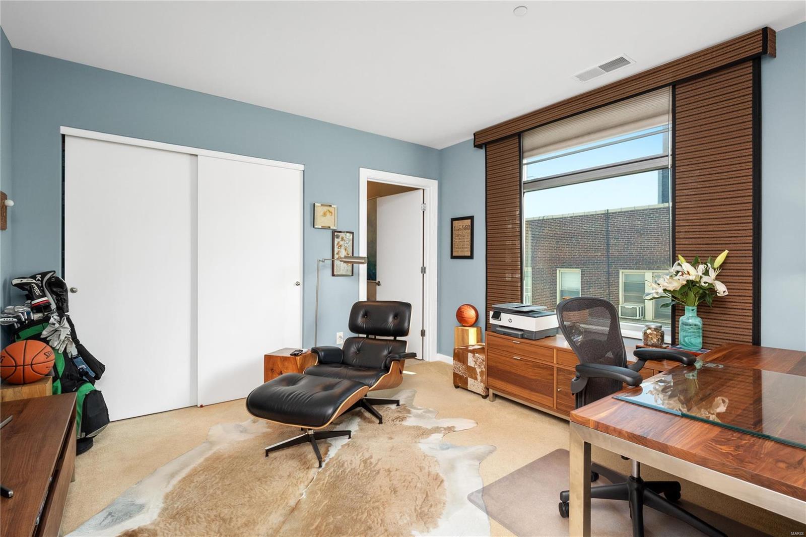 Lindell Blvd Condo - Residential