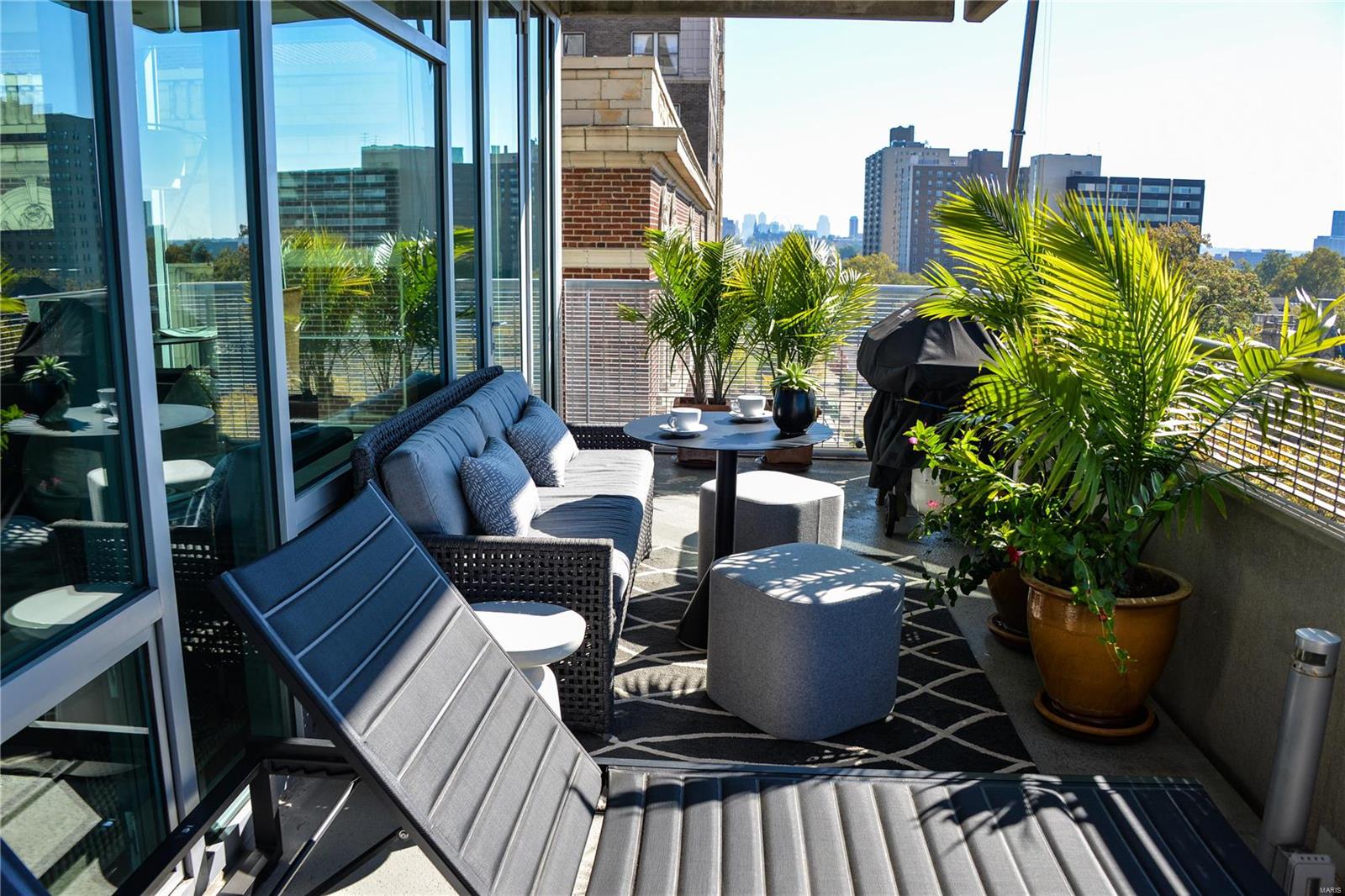 Lindell Blvd Condo - Residential