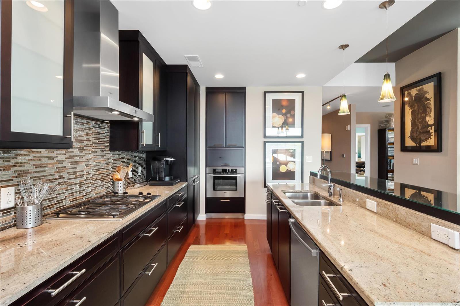 Lindell Blvd Condo - Residential