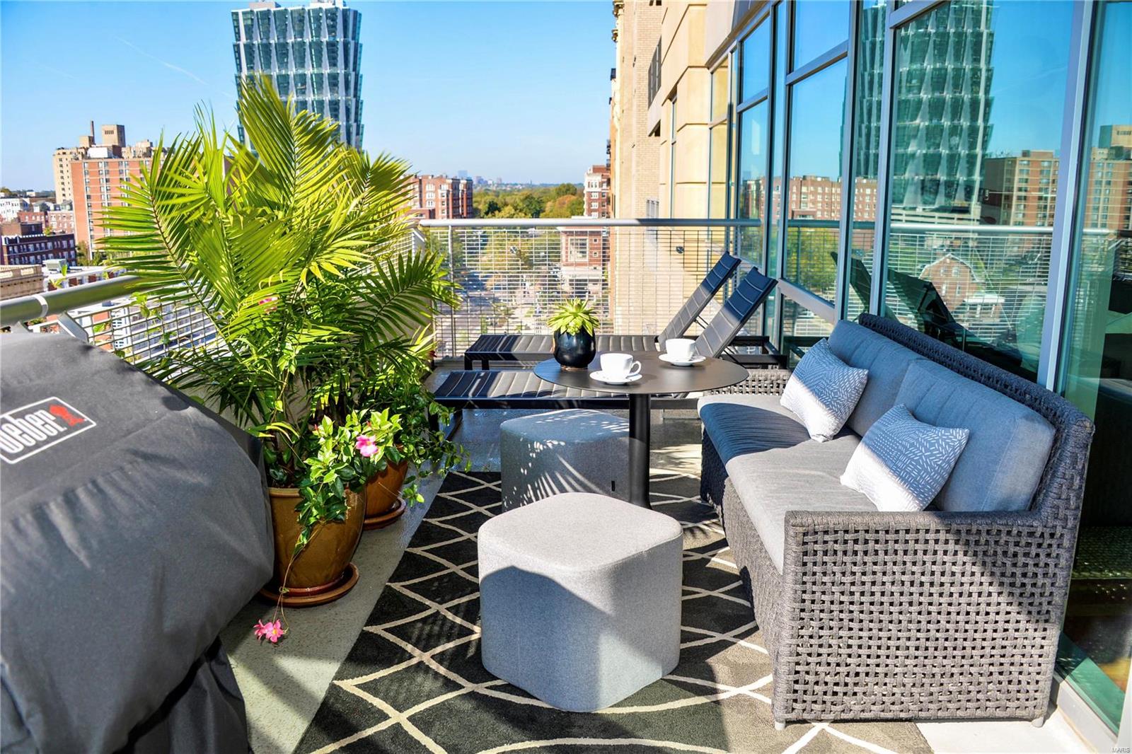 Lindell Blvd Condo - Residential