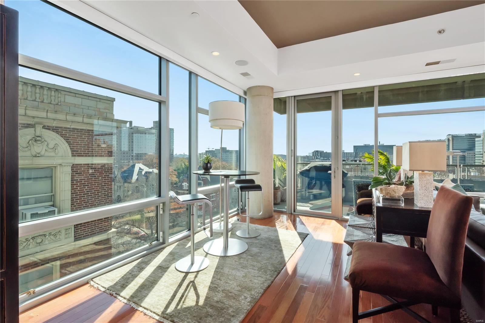 Lindell Blvd Condo - Residential