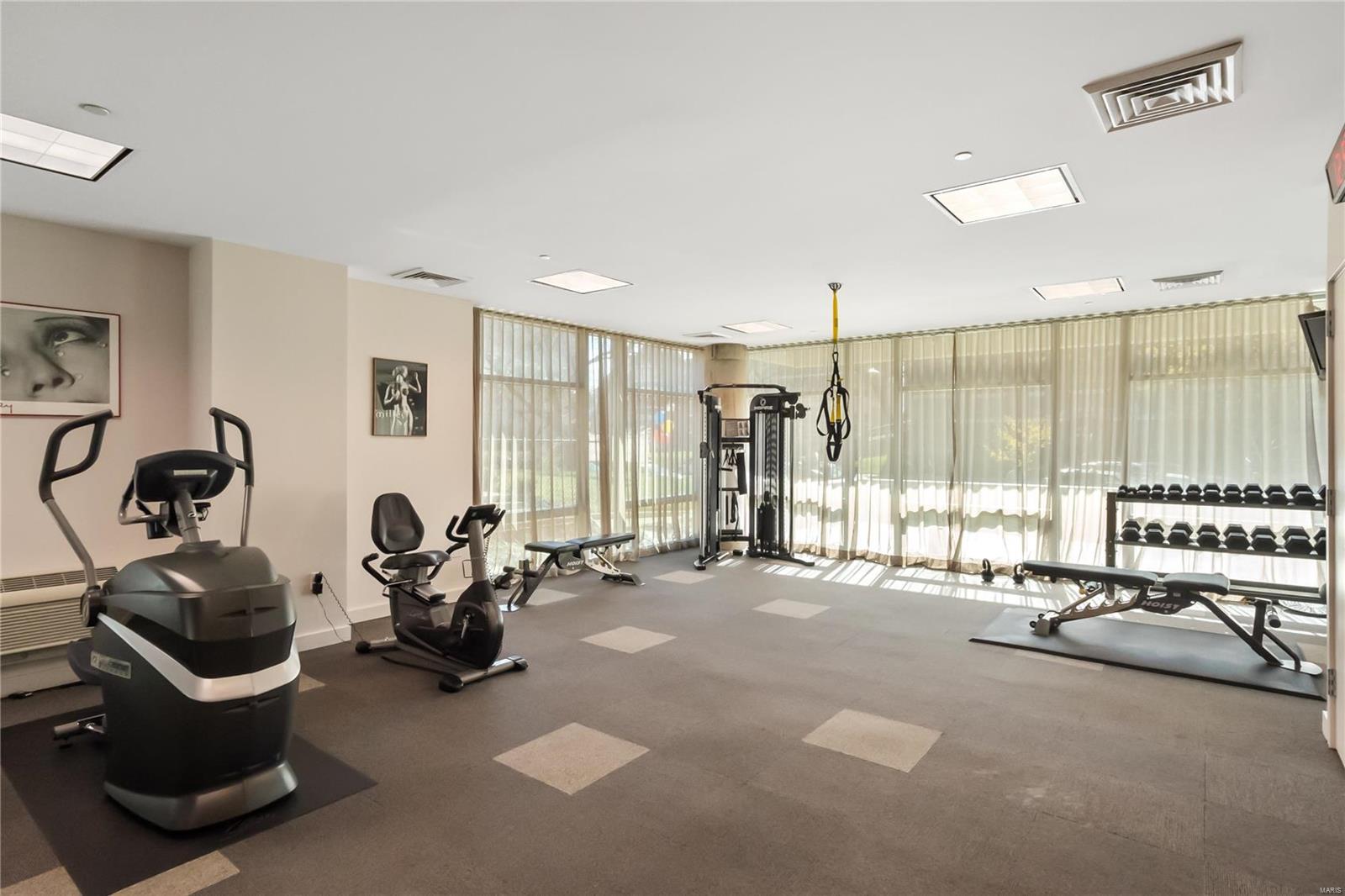 Lindell Blvd Condo - Residential