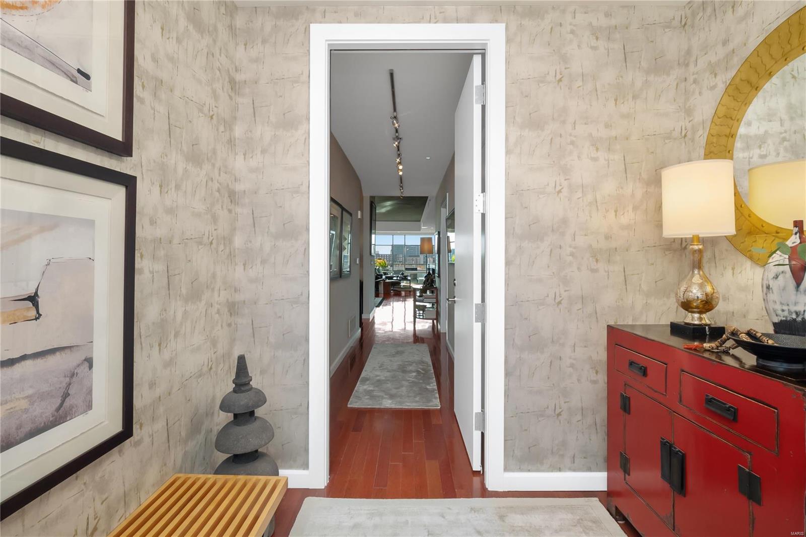 Lindell Blvd Condo - Residential