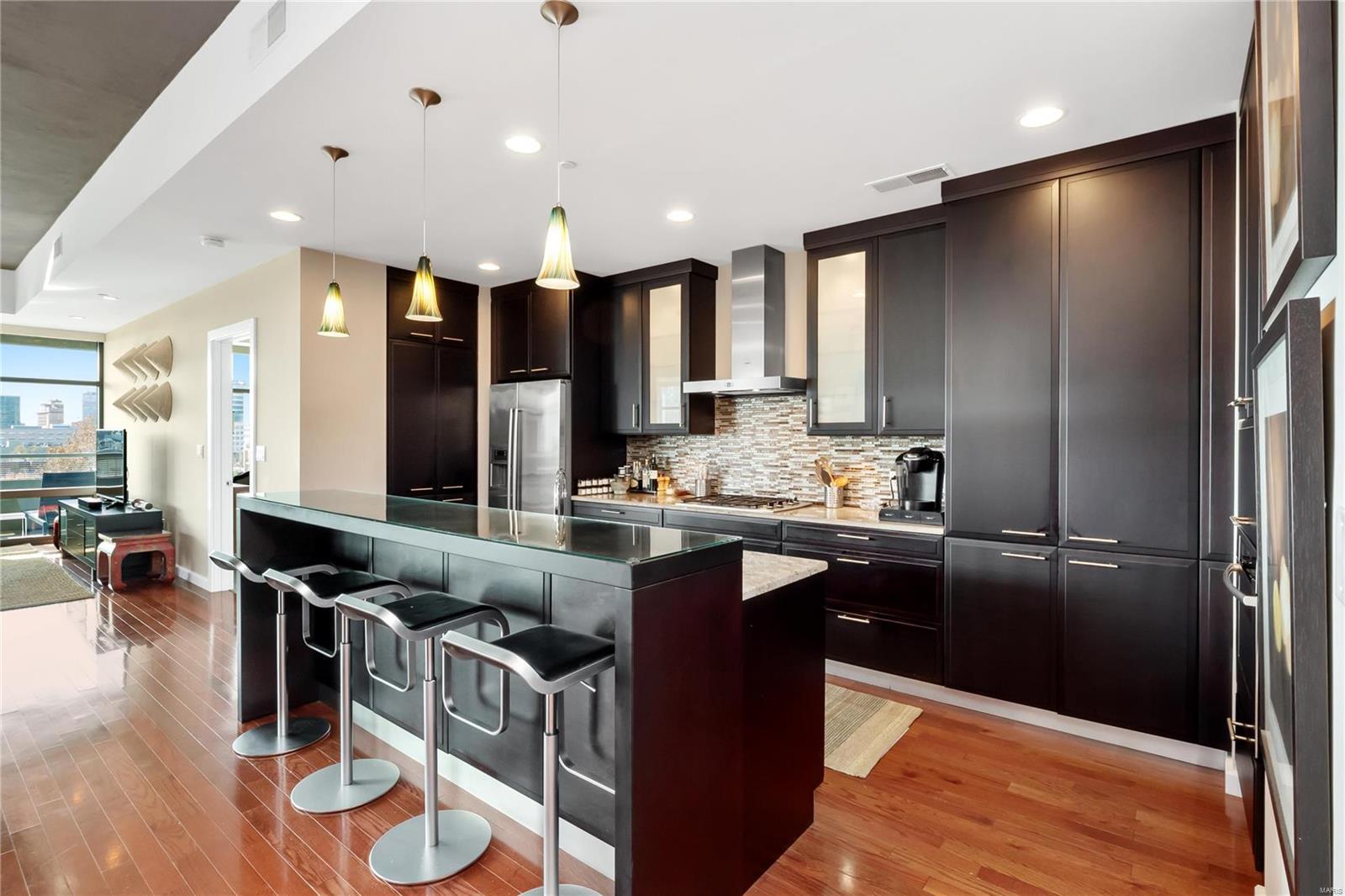 Lindell Blvd Condo - Residential