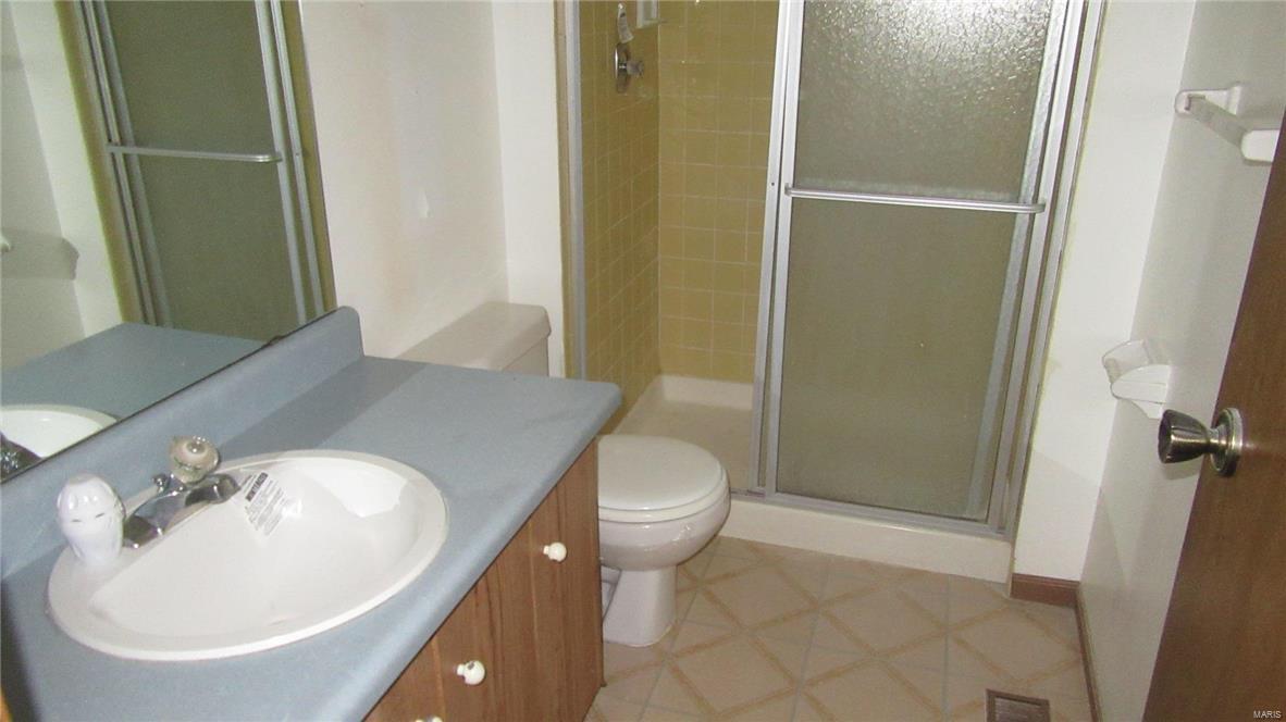 Treetop Condo One-B - Residential