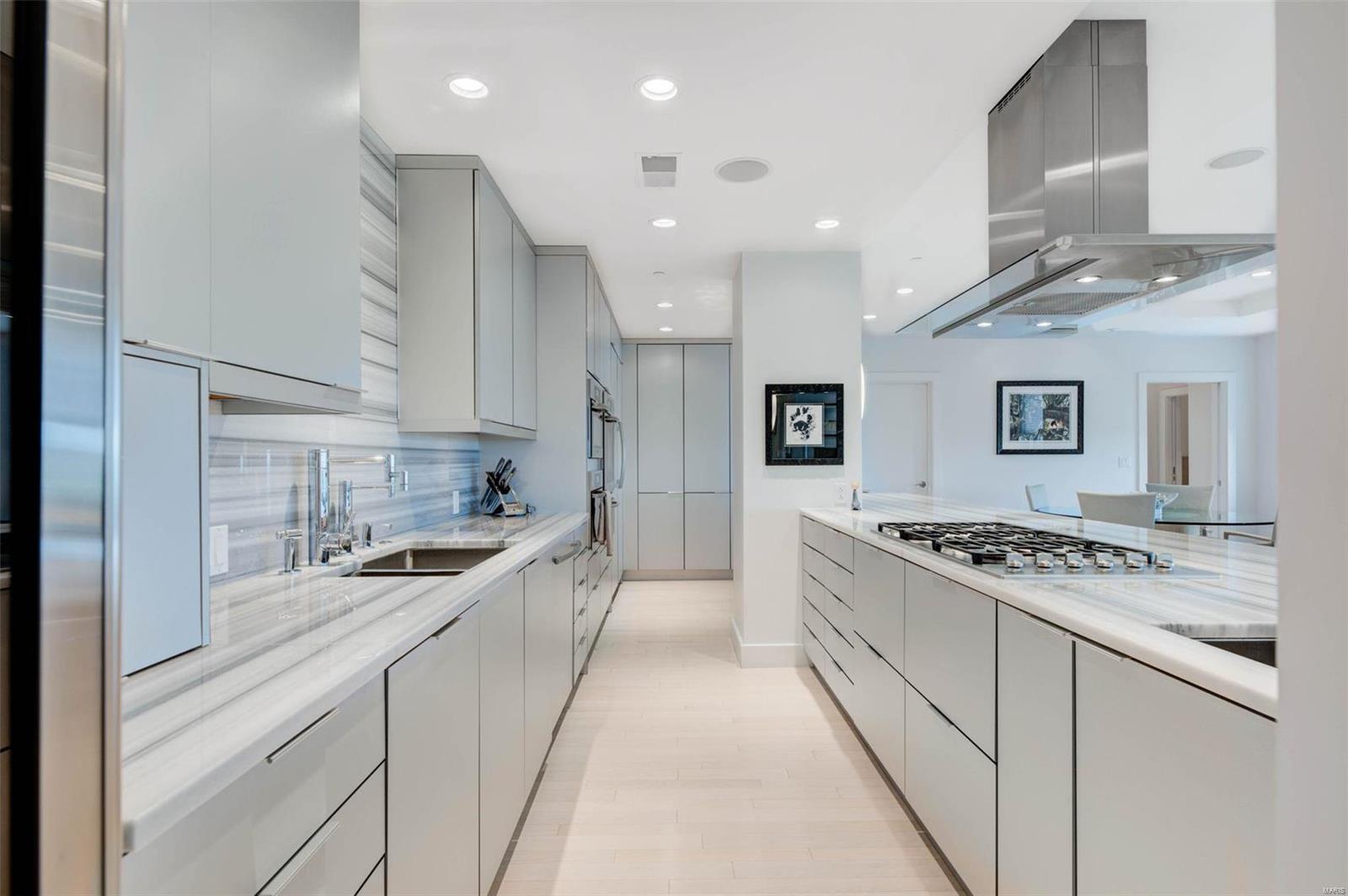 Park Plaza Residential Condo - Residential