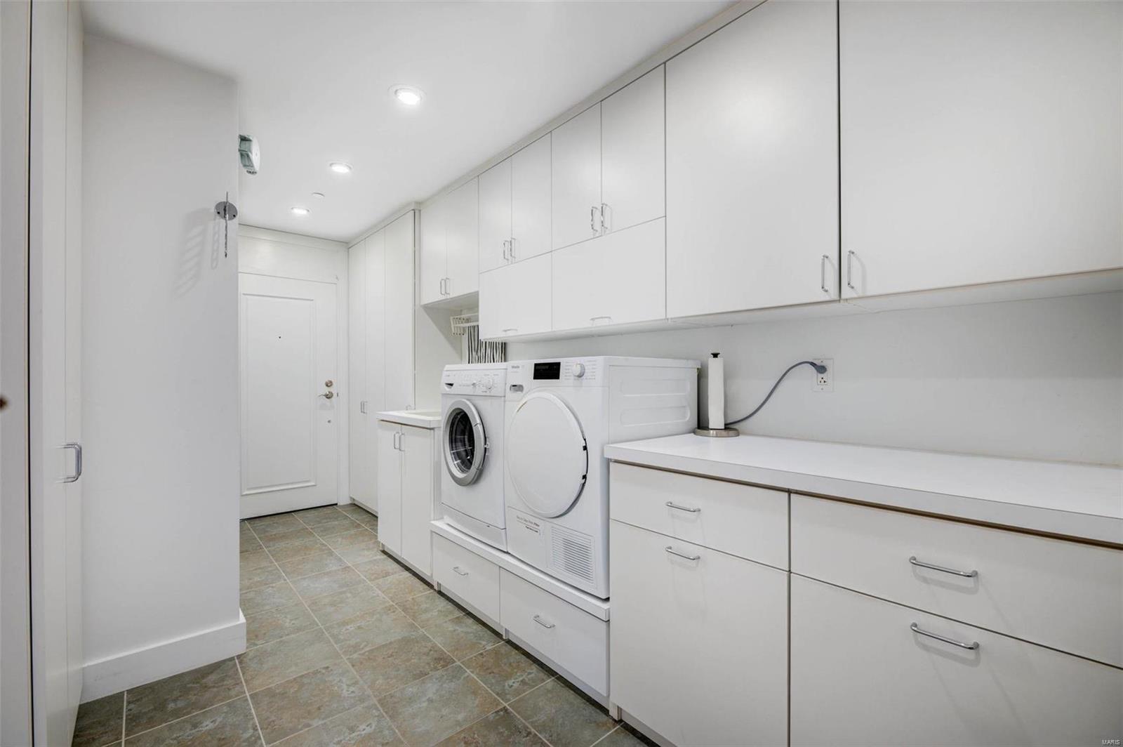 Park Plaza Residential Condo - Residential