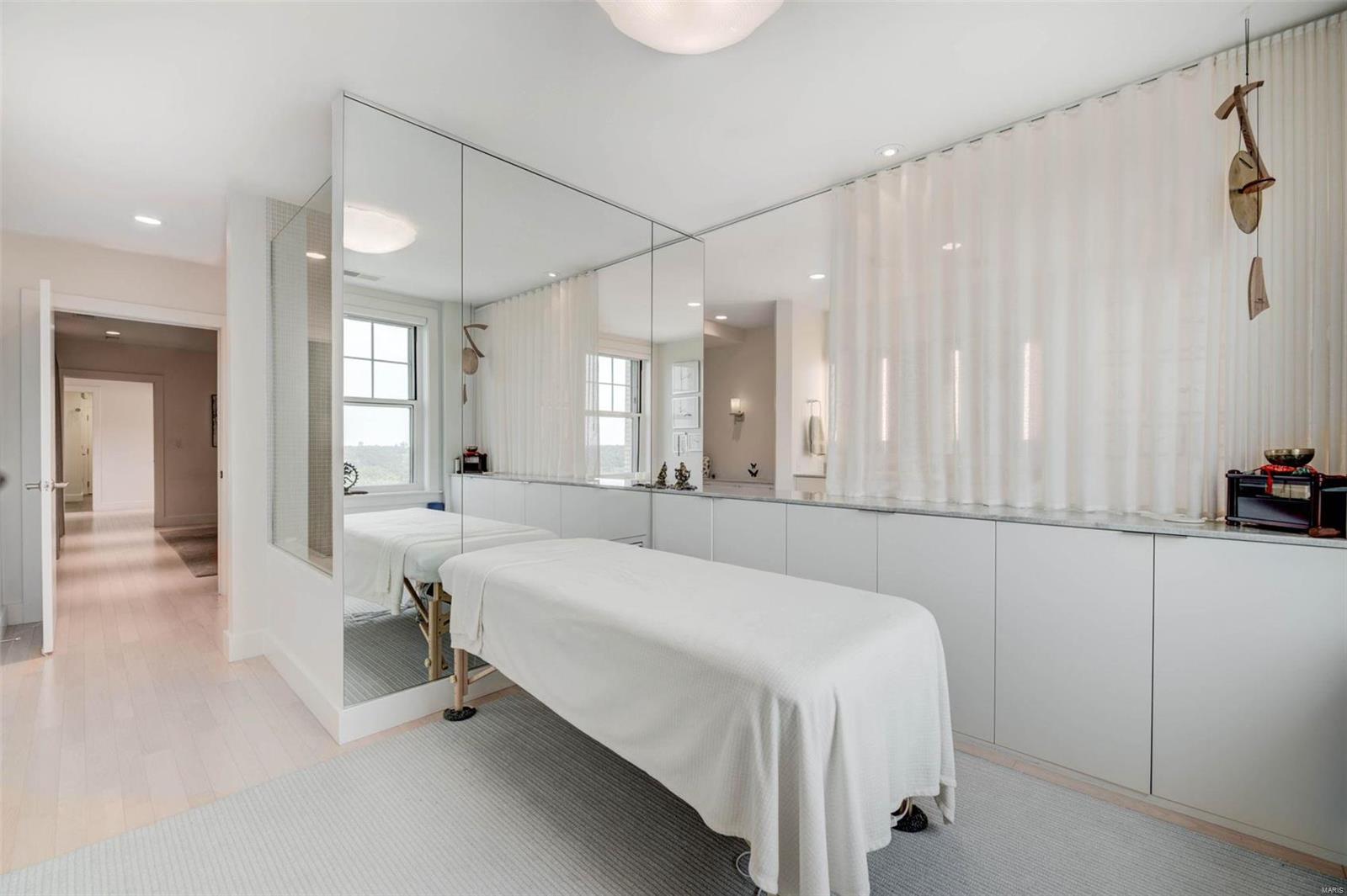 Park Plaza Residential Condo - Residential