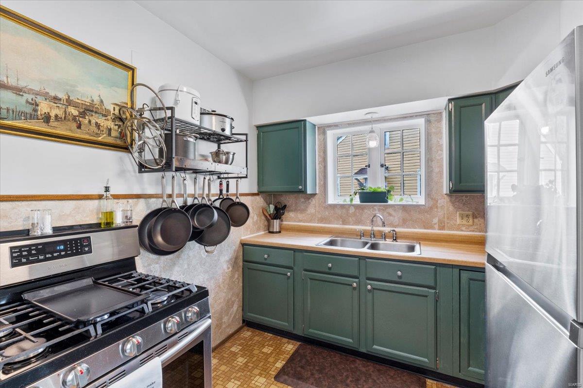 St Louis, Missouri 63135, United States, 3 Bedrooms Bedrooms, ,3 BathroomsBathrooms,Residential,Pending,118022