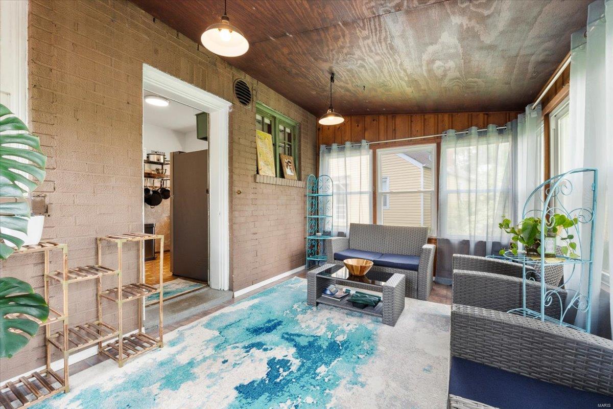 St Louis, Missouri 63135, United States, 3 Bedrooms Bedrooms, ,3 BathroomsBathrooms,Residential,Pending,118022