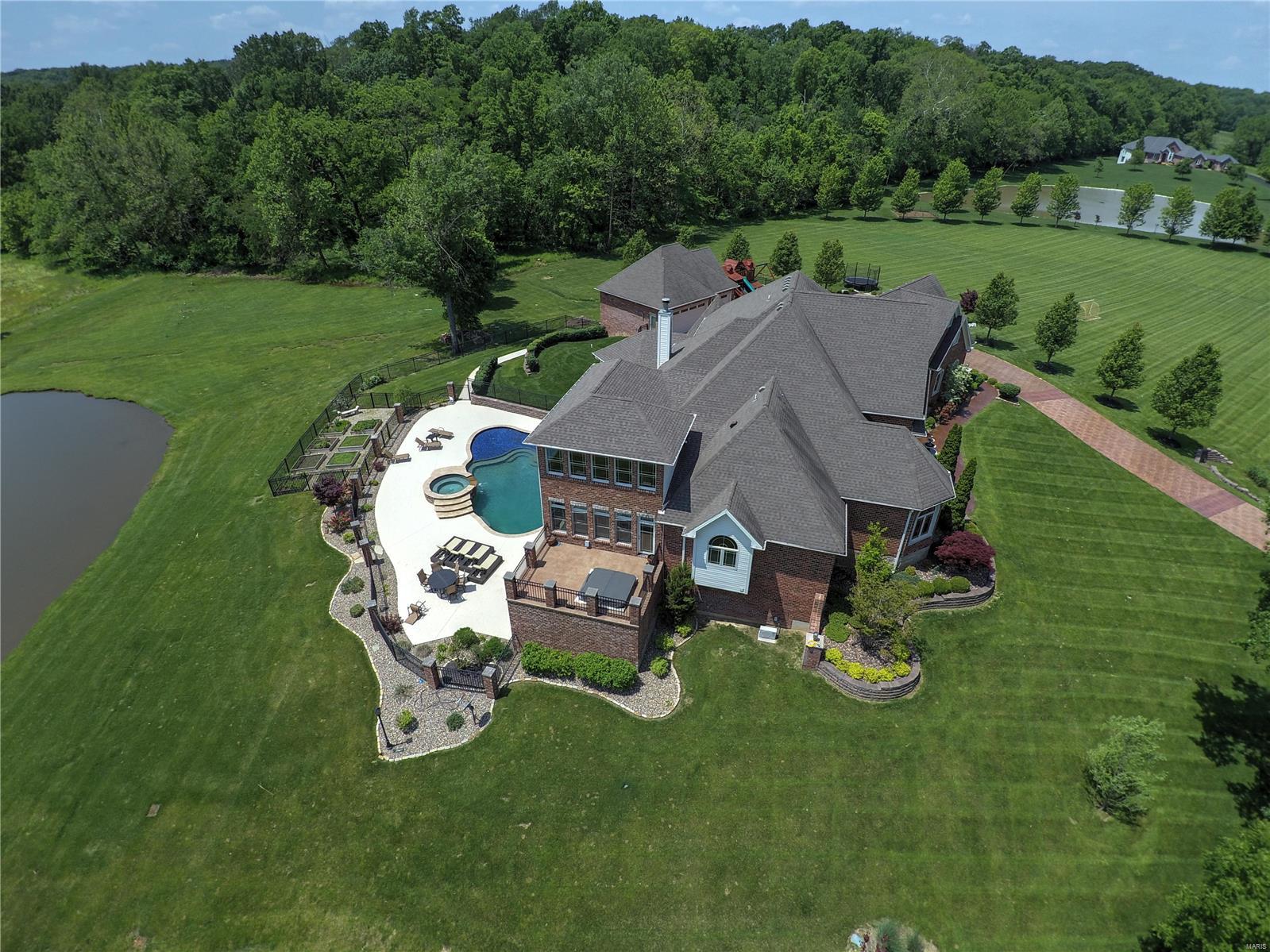 Summit Estate - Residential