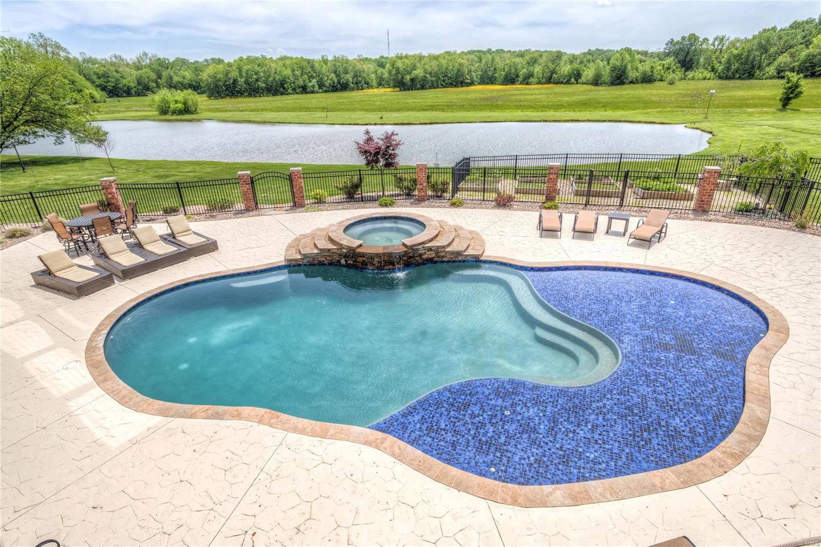 Summit Estate - Residential