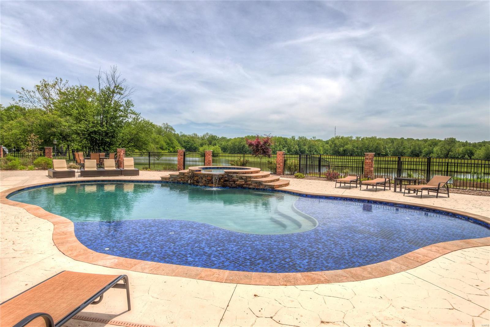 Summit Estate - Residential