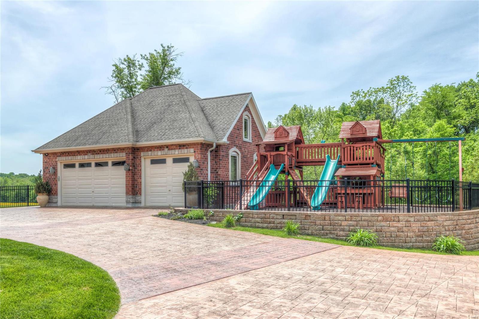 Summit Estate - Residential