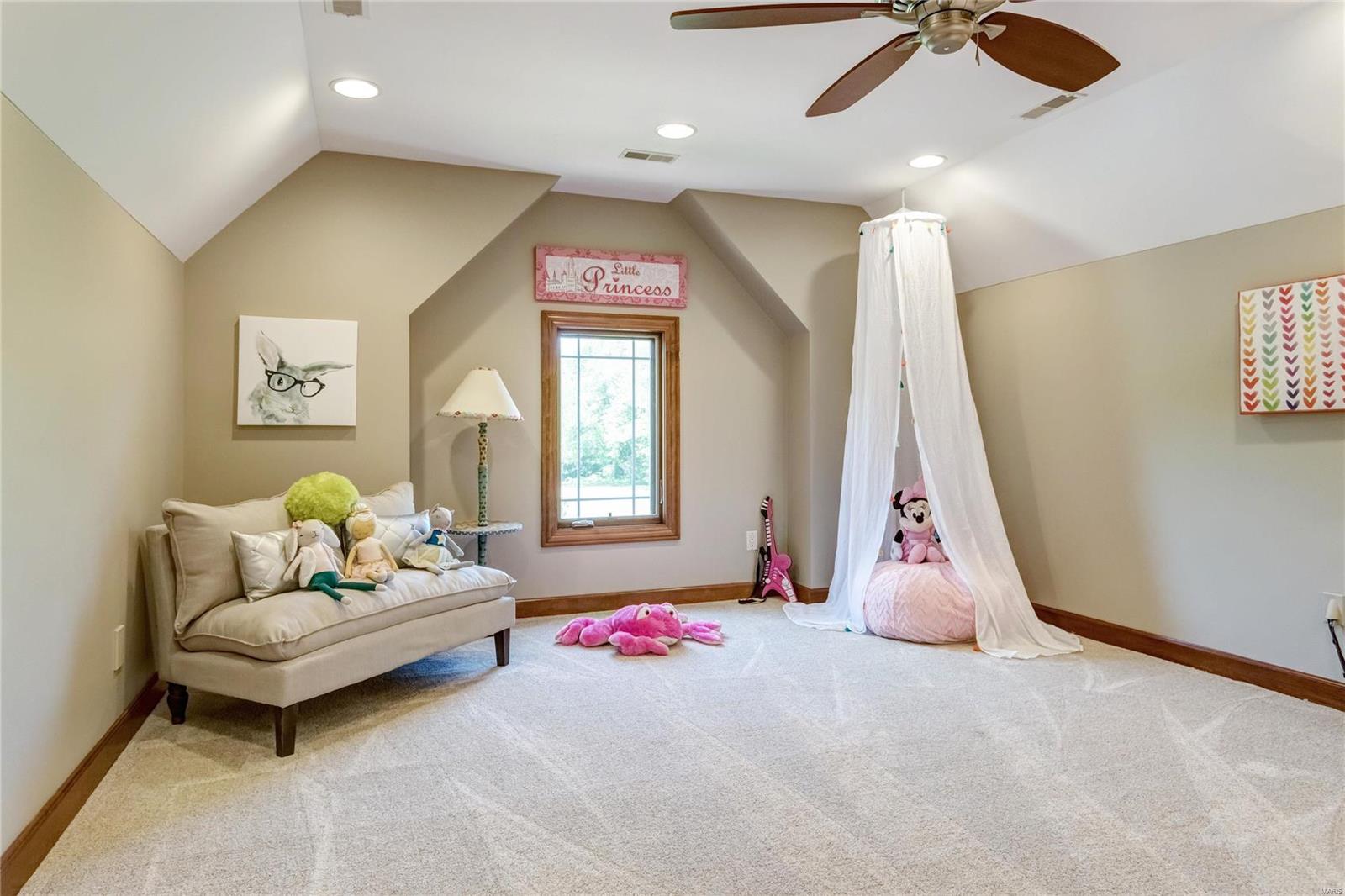 Summit Estate - Residential