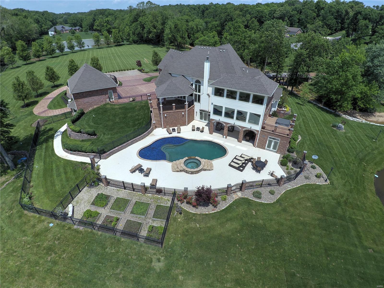 Summit Estate - Residential