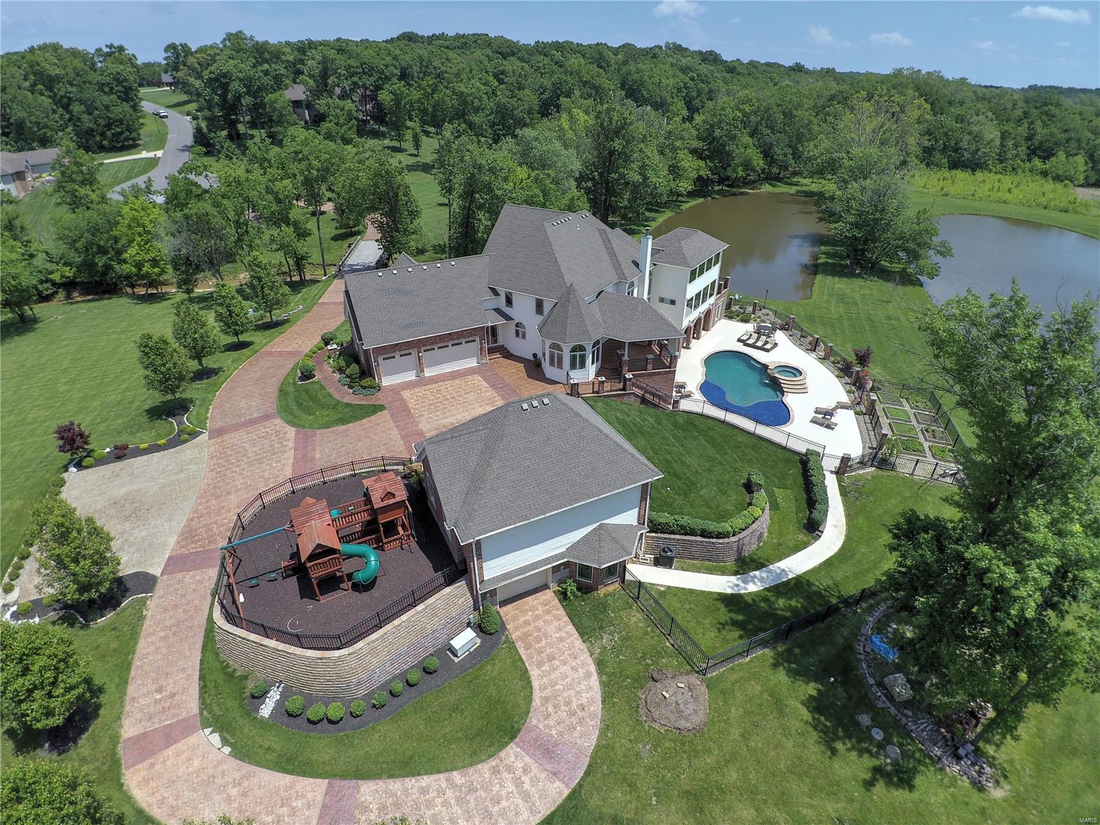 Summit Estate - Residential