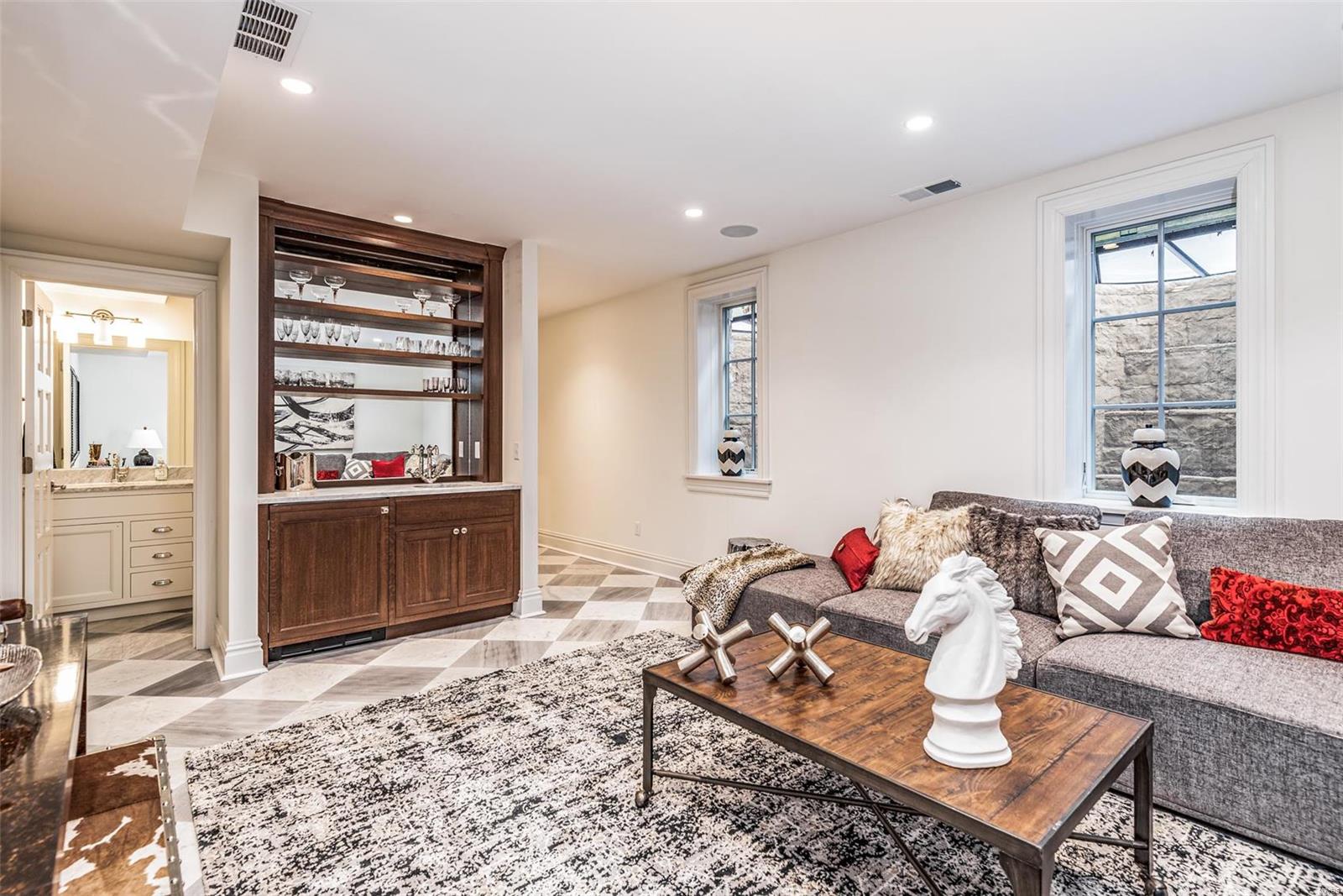 N Bemiston - Residential