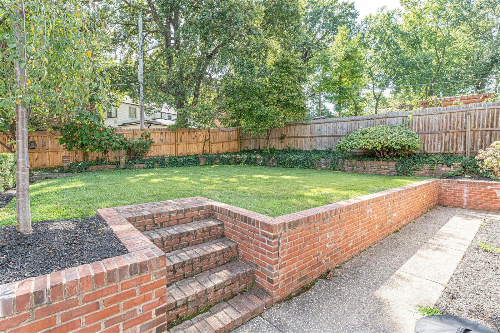 Ladue Woods - Residential