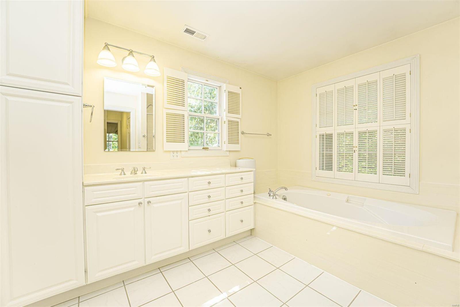 Ladue Woods - Residential