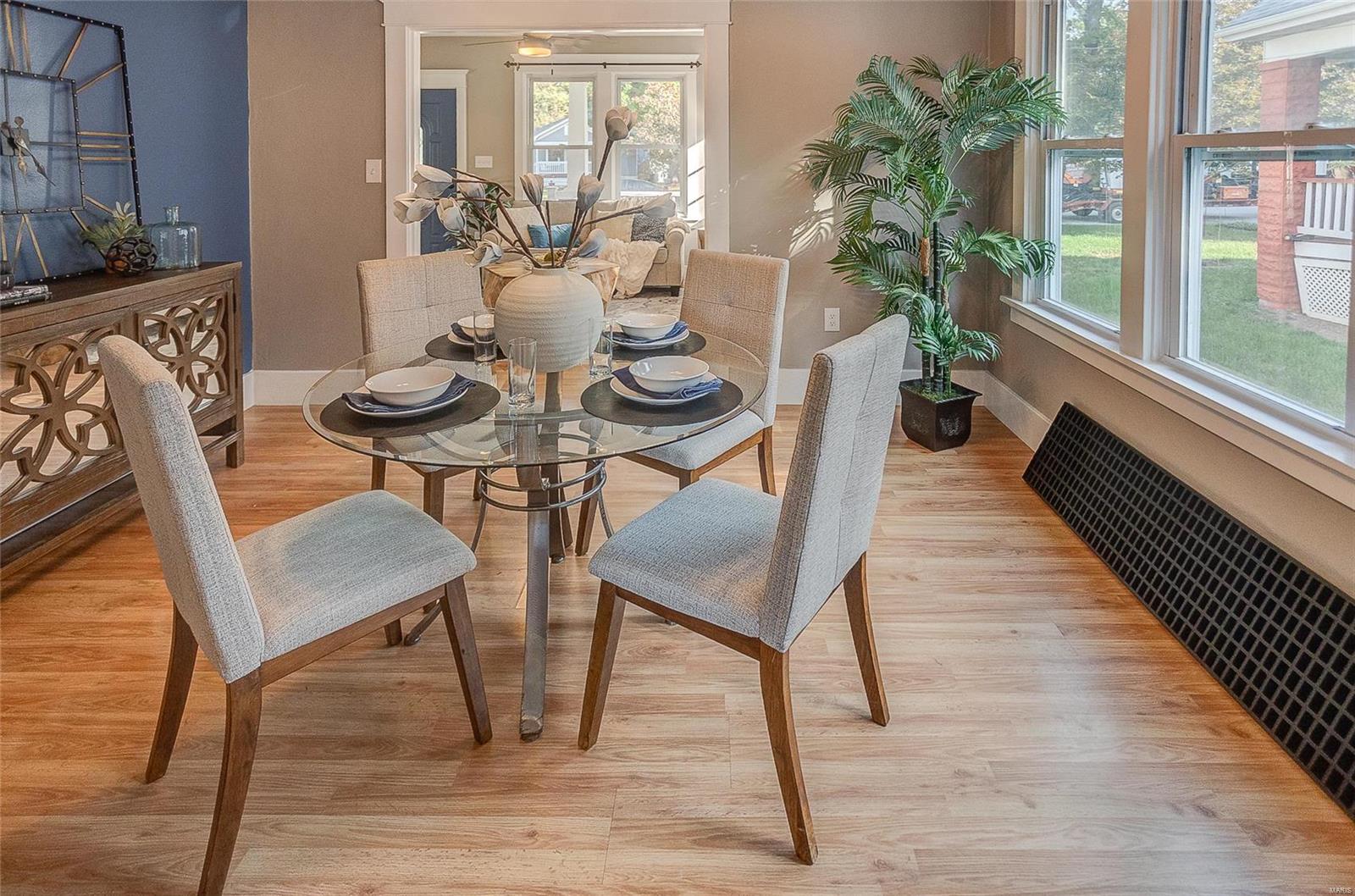 Edwardsville, Illinois 62025, United States, 3 Bedrooms Bedrooms, ,2 BathroomsBathrooms,Residential,Pending,41159