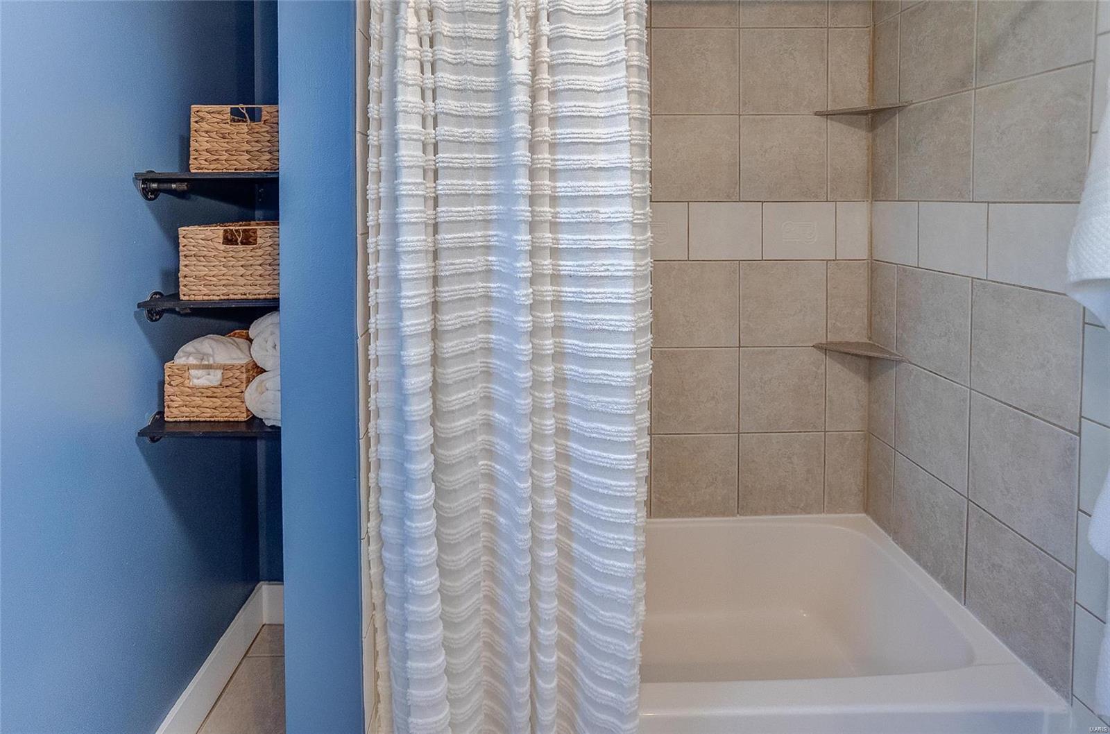 Edwardsville, Illinois 62025, United States, 3 Bedrooms Bedrooms, ,2 BathroomsBathrooms,Residential,Pending,41159