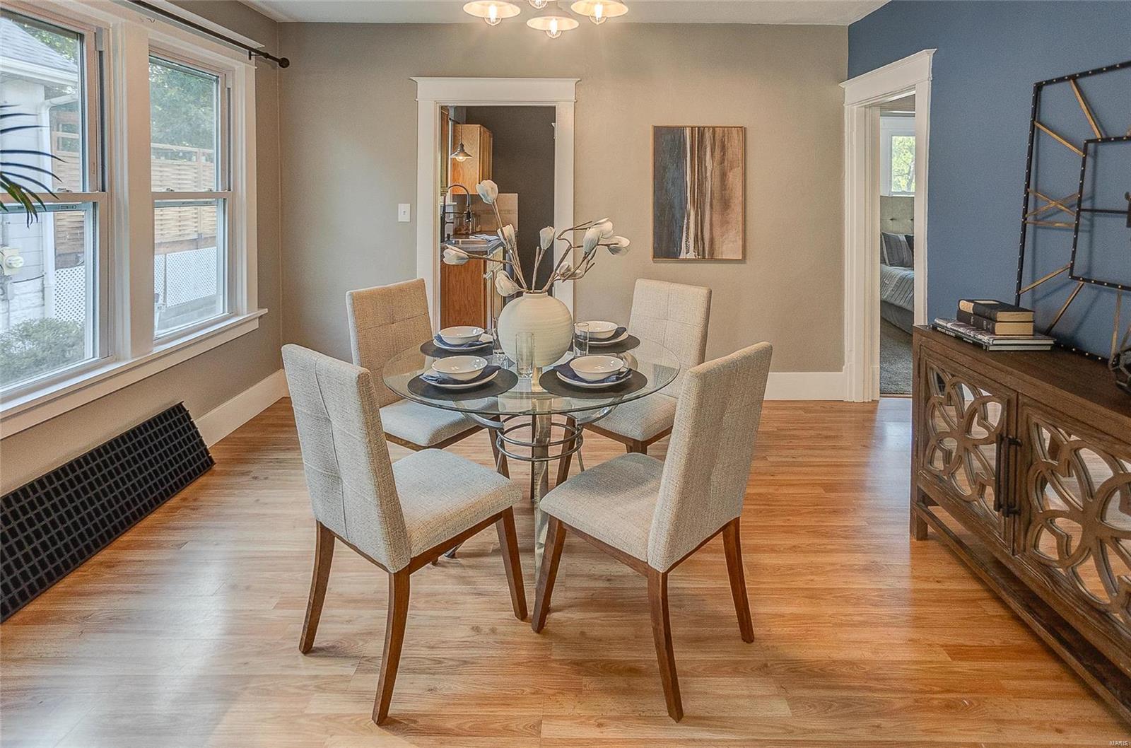 Edwardsville, Illinois 62025, United States, 3 Bedrooms Bedrooms, ,2 BathroomsBathrooms,Residential,Pending,41159