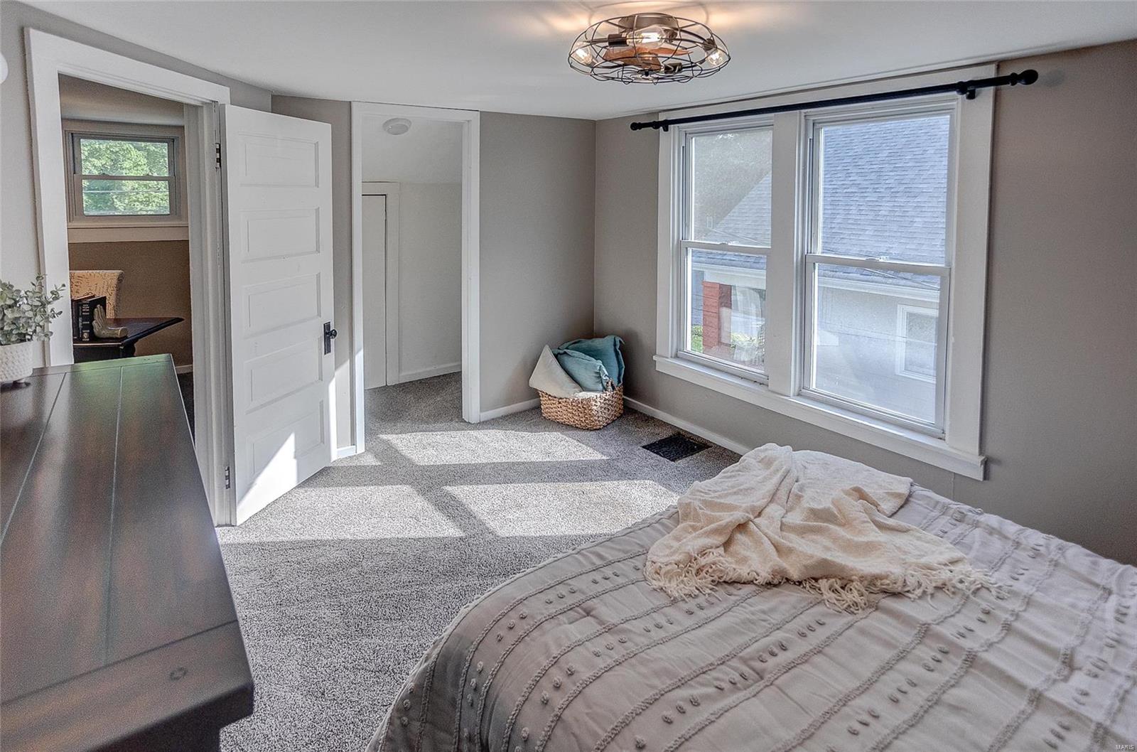 Edwardsville, Illinois 62025, United States, 3 Bedrooms Bedrooms, ,2 BathroomsBathrooms,Residential,Pending,41159